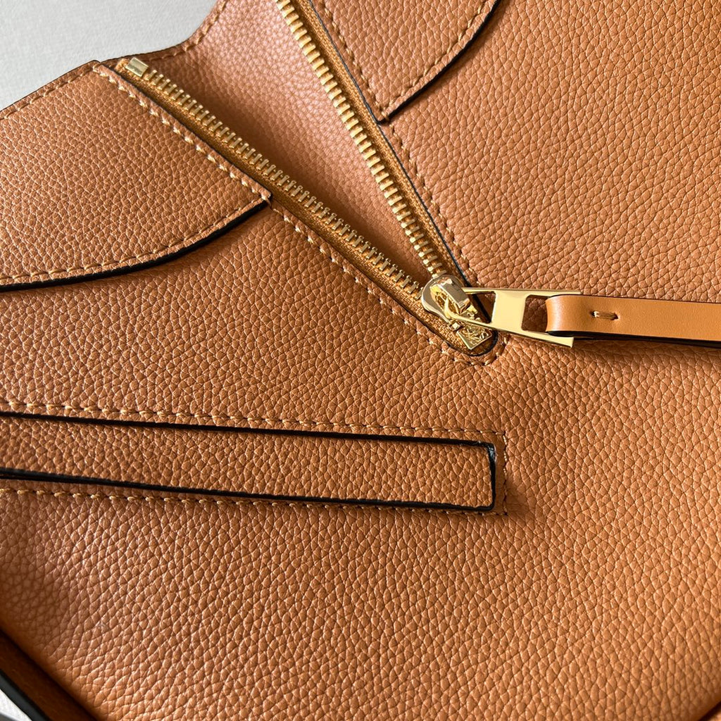 LOEWE 25S HAMMOCK BAG 20 IN ORANGE CALFSKIN GOLD HARDWARE