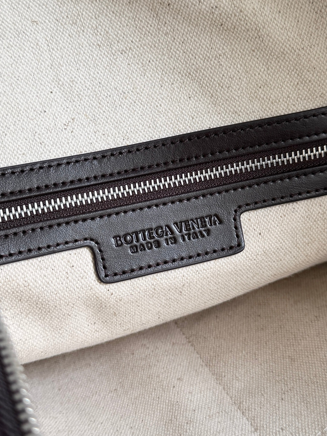 BOTTEGA VENETA 25S ANDIAMO LARGE INTRECCIATO 39 IN DARK BROWN CALFSKIN