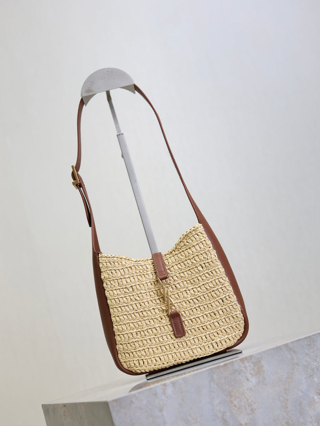 YSL 25S LE 5 À 7 SUPPLE BABY 16 IN RAFFIA AND CALFSKIN GOLD HARDWRE