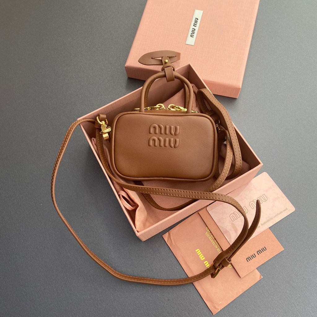 MICRO BAG KEYCHAIN 11 IN CAPE PALLISER BROWN CALFSKIN EMBOSSED LOGO