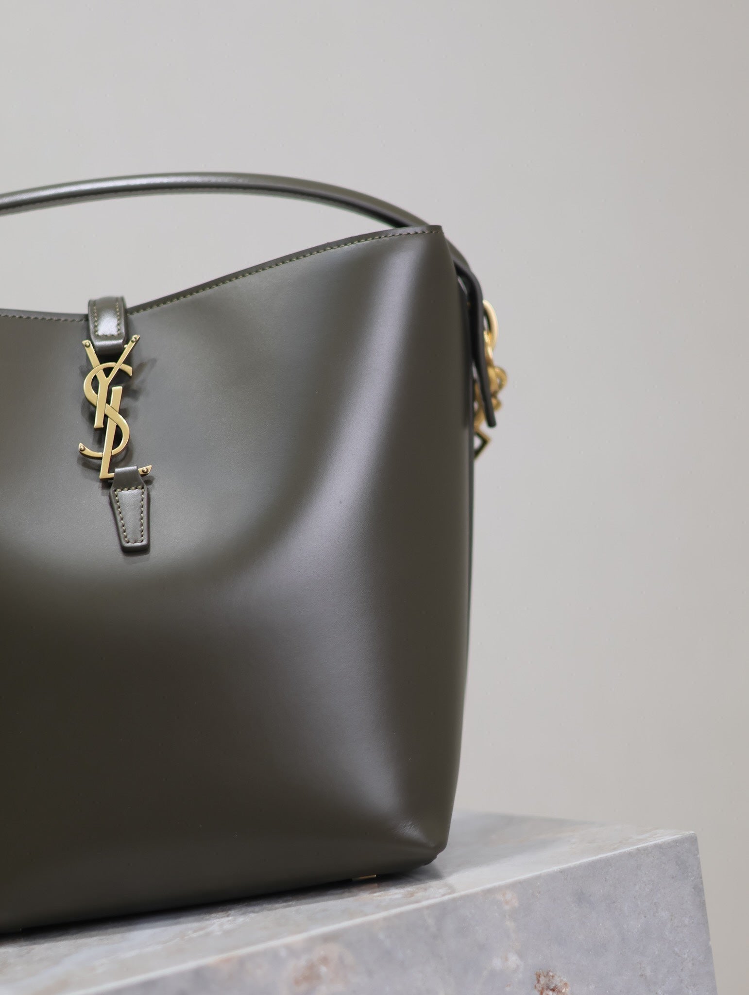YSL 25S LE 5 À 7 BUCKET 26 IN DARK OLIVE CALFSKIN GOLD HARDWRE